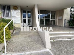 Location - Bureau - 110 m² - 11 400 €/an HC HT - 950 €/mois HC