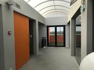 Location bureau LIGUGE 85 m²