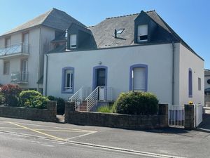 A VENDRE LOCAUX PROFESSIONNELS EN CENTRE-VILLE DE QUIBERON