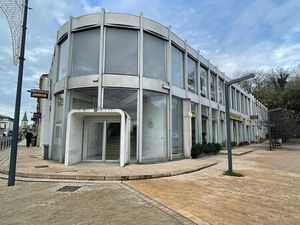 Location bureau ST MEDARD EN JALLES 815 m²