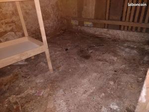 Cave à louer 4 m2 accès par petite porte 1 m de haut