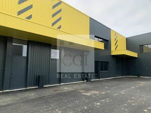 Location commerce 538 m² à Frans (01480)