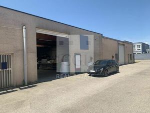 Location commerce 535 m² à Meyzieu (69330)