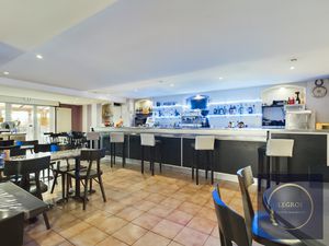 BRASSERIE BAR RESTAURANT SUR ARTERE PASSANTE A CHATEAURENARD