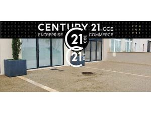 Location commerce 100 m² à La Môle (83310)