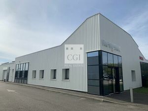 Location commerce 1550 m² à Reyrieux (01600)