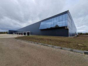 Entrepôt de 12.728m²