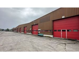 Entrepôt à louer avec option bureau/showroom