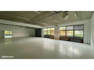 Local industriel 394 m²