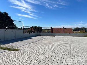 Afgesloten staanplaats te koop in centrum Anzegem (Kerkstraat)