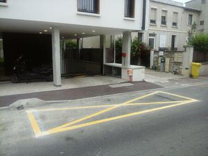 Emplacement de parking sécurisé dans immeuble récent du centre ville de Limeil
