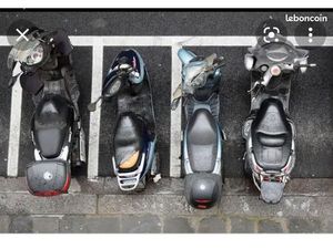 Parking  emplacement pour tout type de deux roues scooter moto