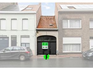 Garage avec grenier et jardin à Roesbrugge.