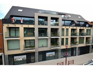 Casco handelsruimtes mét parking in het centrum van Ronse