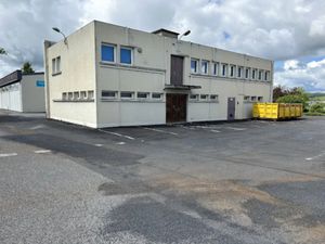 Vente locaux professionnels 320 m² à Bozouls (12340)  192 000 €