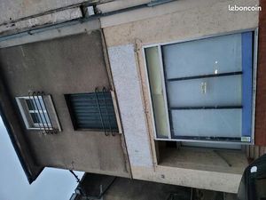 Loue ou vente local commercial 4 appartements  réserve et terrain