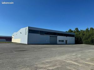 Local Activité 1200 m² à La Selle en Luitré