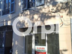 Location local commercial 1 pièces 27m2 Pau 64000 - 450 € - Surface Privée