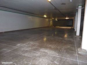 Local 560 m² SAINT PRIEST EN JAREZ