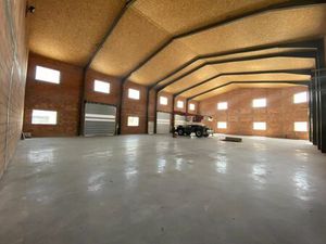 Location local commercial 640m2 Saint-Sauveur 38160 - 3520 € - Surface Privée