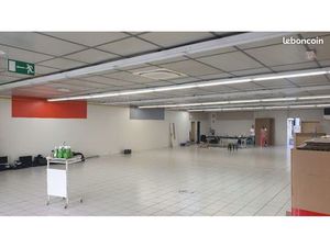 Local commercial 1200 m² SAINT YRIEIX LA PERCHE