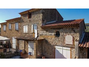 Vente propriété 10 pièces 582 m² à La Motte (83920)  989 000 €