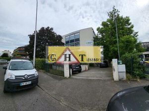 Location bureau 800 m² à Maisons-Alfort (94700)