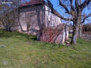 Maison à restaurer avec dépendances