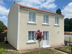 Vente maison 6 pièces 110m2 Saint-Nazaire-sur-Charente 17780 - 259530 € - Surface Privée