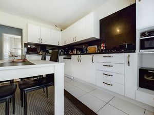 VENTE : maison de 5 pièces (160 m²) à SURVILLE