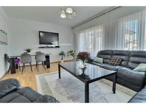 Appartement au centre de GERSTHEIM un 6 pièce(s) 131 m2 plus cour privative de280m2