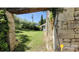 Maison à rénover entièrement  garage  terrain 1090 m2 enviro