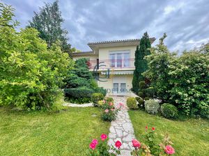 MAISON 2 APPARTEMENTS 3 CHAMBRES GARAGES JARDIN