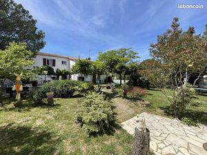 Local 380 m² Marseillette