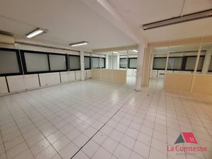 Location locaux professionnels 4 pièces 102 m² à Marseille 16ème (13016)  818 €