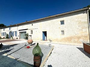 Vente maison 7 pièces 300 m² à Préguillac (17460)  326 000 €