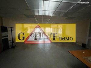 Local industriel 65 m²