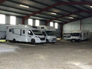 Emplacement couvert pour camping car ou autre