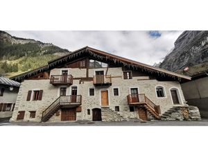 2 appartements dans maison - 8 pièces - 200 m2