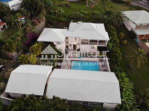 BOUILLANTE - COMPLEXE TOURISTIQUE ET VILLA - PISCINE - VUE M
