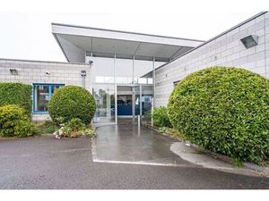 Ensemble professionnel mixte à Vottem en zone d'habitat