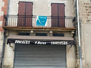 Vente immeuble 7 pièces  200.00m²  Aiguillon