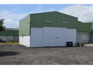 Locaux pour commerce avec un grand parking