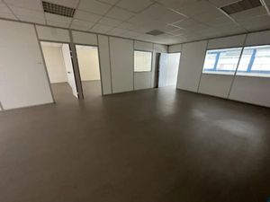 Carros  Bureaux 175m2 à louer