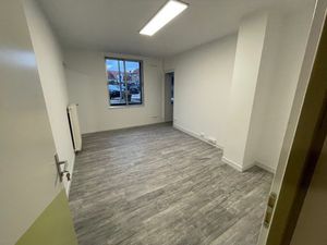 à louer Bureau 75 m² – 1 870 € |Hoymille