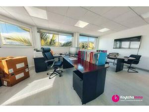 Plateaux de bureaux de 527.16 m²