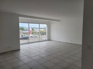 Bureaux récents - 40.9 m2 en R+1 - Solliès-Pont