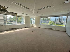 Bureaux avec visibilité du R0: à partir de 150 m² jusqu'à...