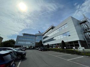 Bureaux avec visibilité du R0: à partir de 150 m² jusqu'à...