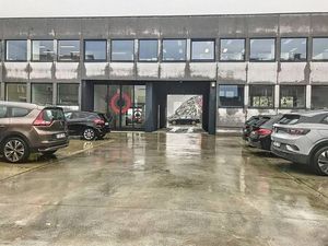 Bureau prêt à emménager et meublé à louer dans le centre d'a